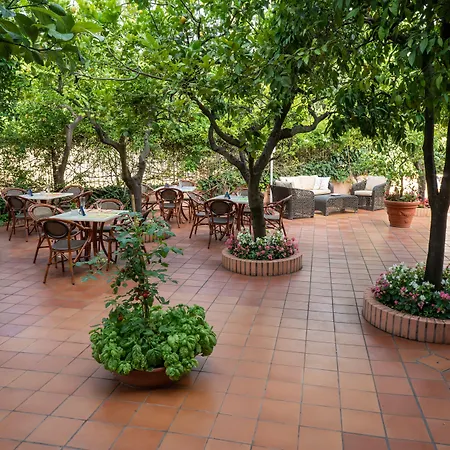 Отель Boutique Regina 4*