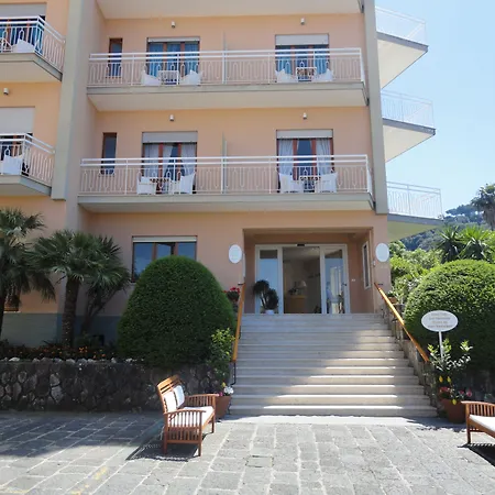 מלון Boutique Regina 4*