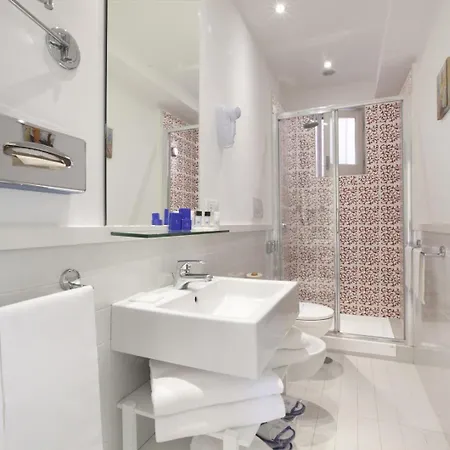 מלון Boutique Regina 4*