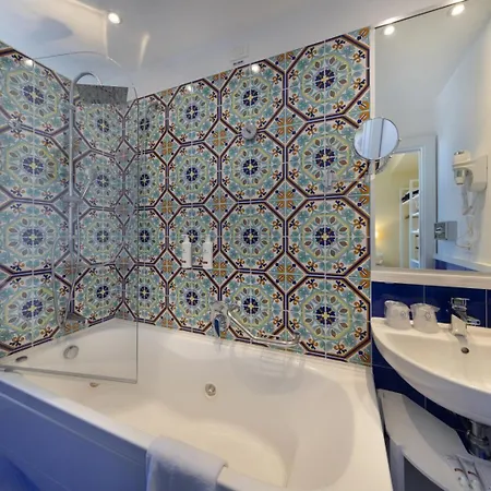 Boutique Regina סורנטו